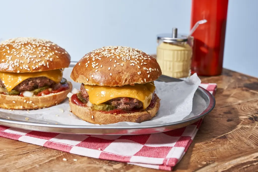 Zelfgemaakte cheeseburger