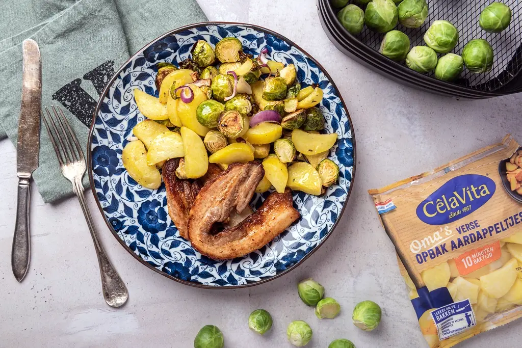 Speklappen met aardappels en spruiten uit de airfryer