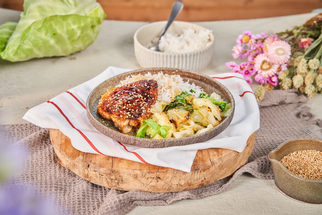 Sticky kip en spitskool met sojaboter