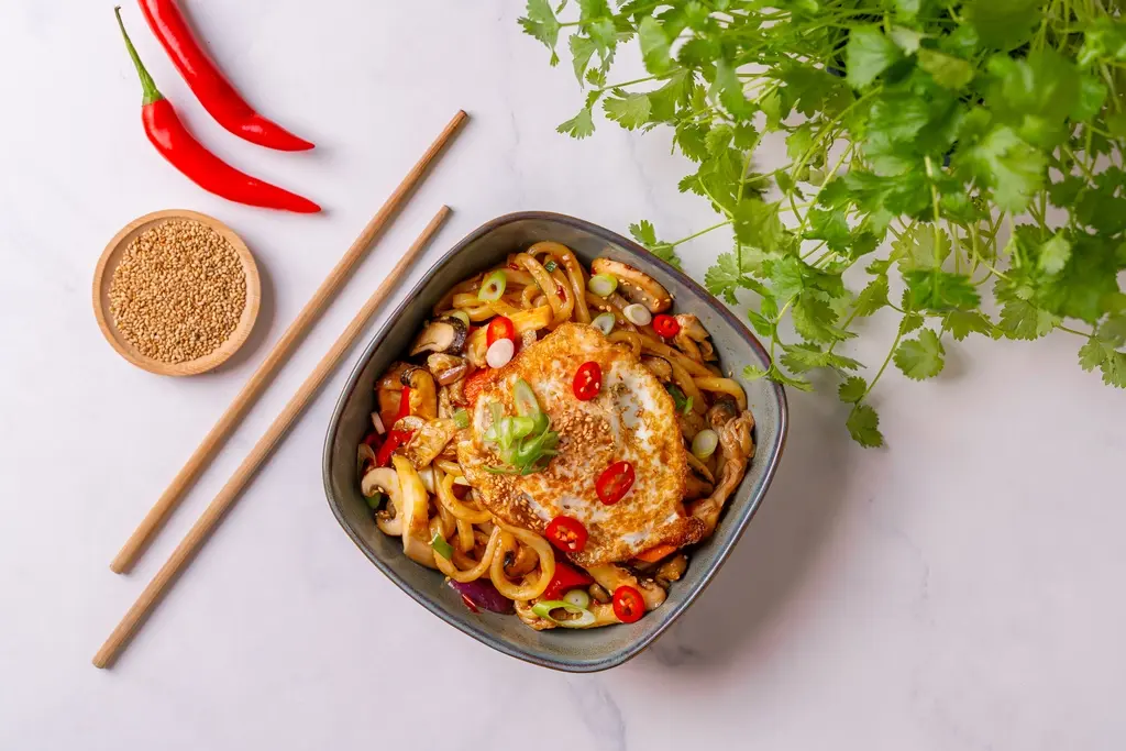 Udon noodles met paddenstoelen