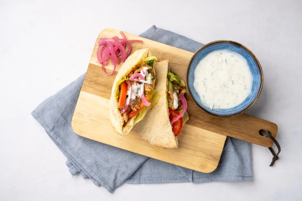 Broodje shoarma met zelfgemaakte knoflooksaus