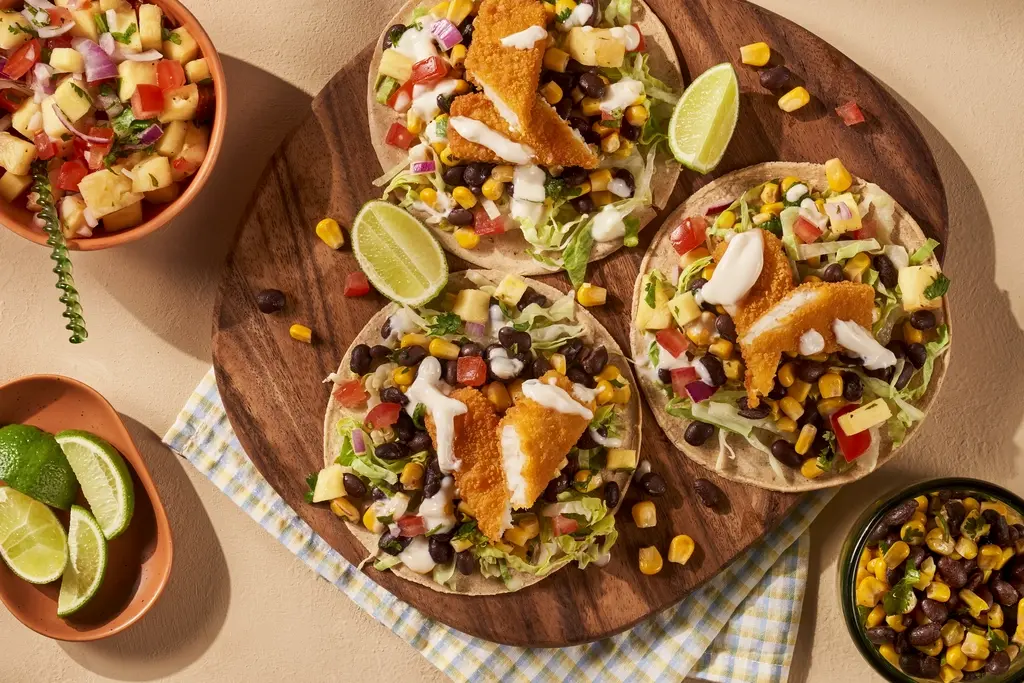 Vistacos met ananas-salsa