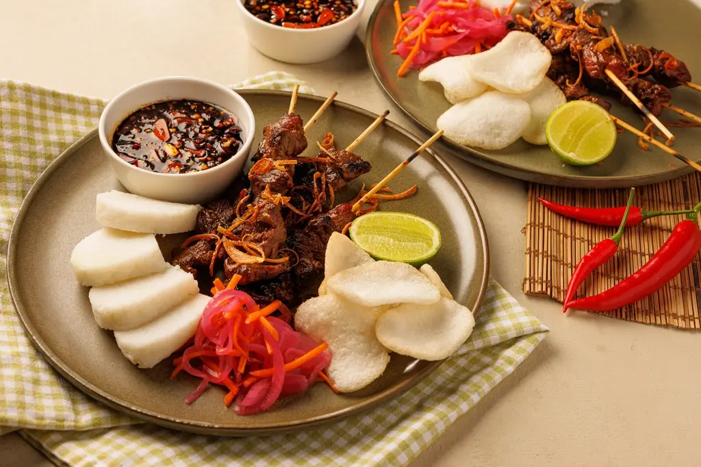 Saté kambing met lontong